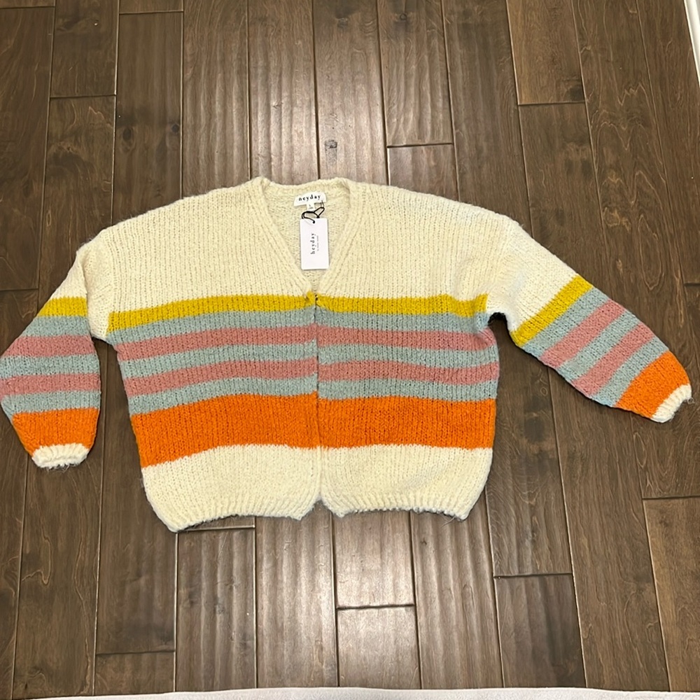 New with Tags Woman’s V Neck Cardigan in Size Large.